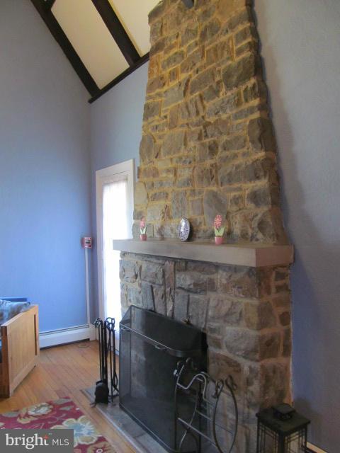 233 Ridgeway Road Catonsville, MD 21228 - Photo 5 of 18 Living Room