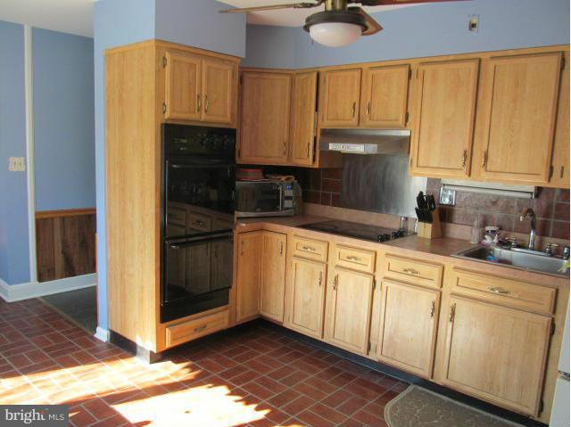 233 Ridgeway Road Catonsville, MD 21228 - Photo 10 of 18 Kitchen