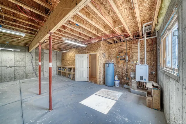 a view of a back yard