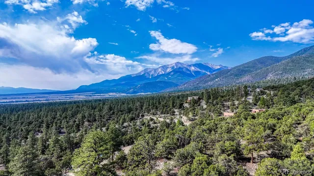 a view of a houses with a yard