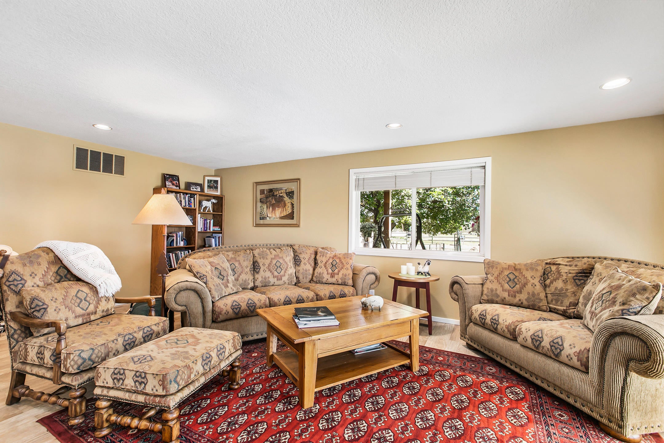 21585 Dale Road Bend, OR 97701 - Photo 7 of 28 Family Room