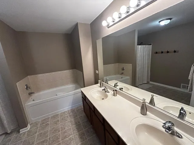 $334,400 | 1103 Kingsley Drive, Romeoville, IL 60446