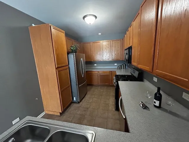 $334,400 | 1103 Kingsley Drive, Romeoville, IL 60446