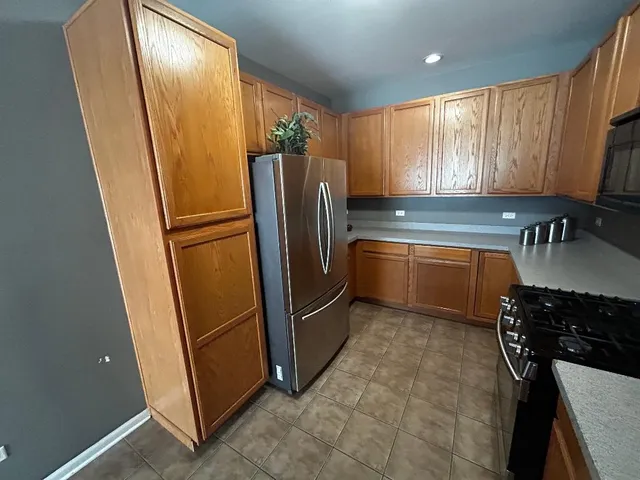 $334,400 | 1103 Kingsley Drive, Romeoville, IL 60446