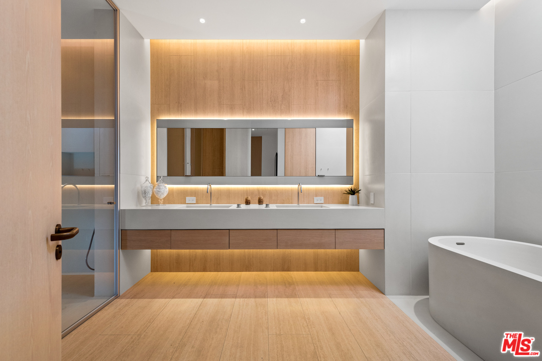 9040 Sunset Boulevard, Unit 907 West Hollywood, CA 90069 - Photo 12 of 21