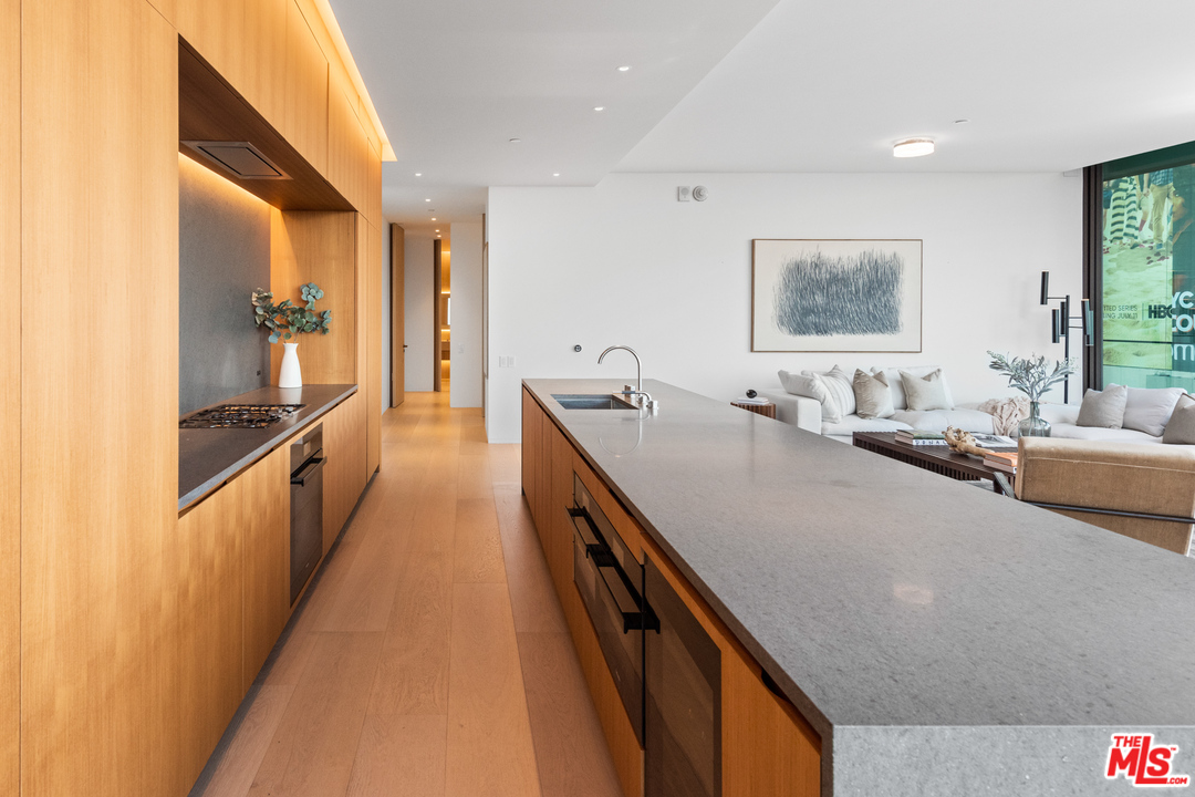 9040 Sunset Boulevard, Unit 907 West Hollywood, CA 90069 - Photo 7 of 21