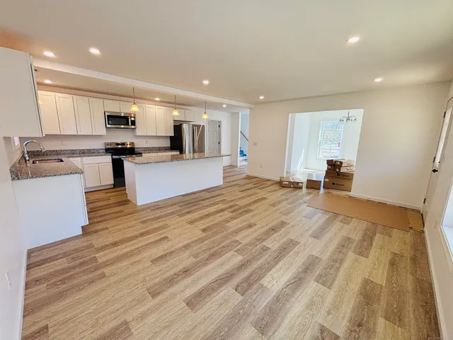 $389,000 | 1 1st Street, Thompson, CT 06255