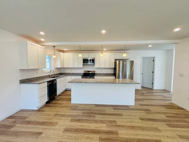 $389,000 | 1 1st Street, Thompson, CT 06255