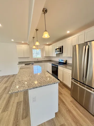 $389,000 | 1 1st Street, Thompson, CT 06255