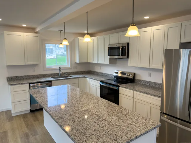 $389,000 | 1 1st Street, Thompson, CT 06255