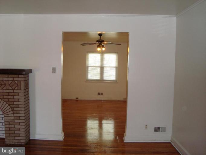 861 Bradhurst Road Baltimore, MD 21212 - Photo 2 of 17 Living Room/Dining Room