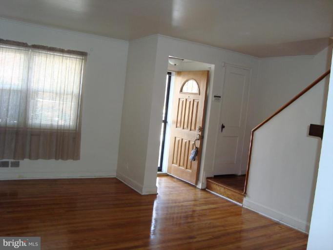 861 Bradhurst Road Baltimore, MD 21212 - Photo 5 of 17 Living Room