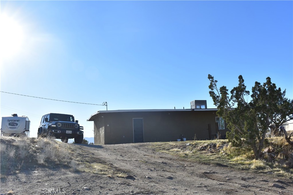 20511 Memory Apple Valley, CA 92308 - Photo 5 of 23 a view of parking area