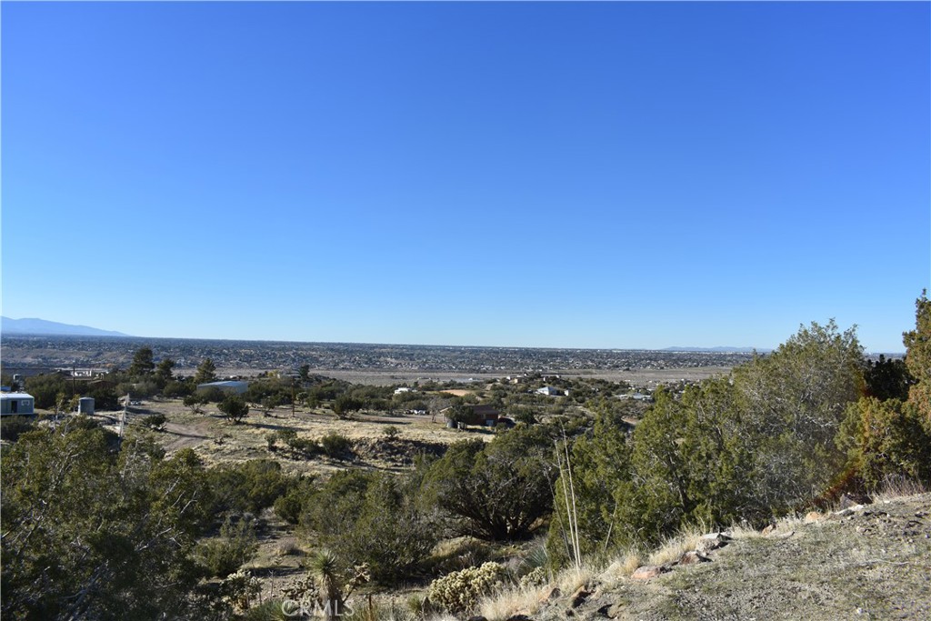 20511 Memory Apple Valley, CA 92308 - Photo 10 of 23 an aerial view of multiple house
