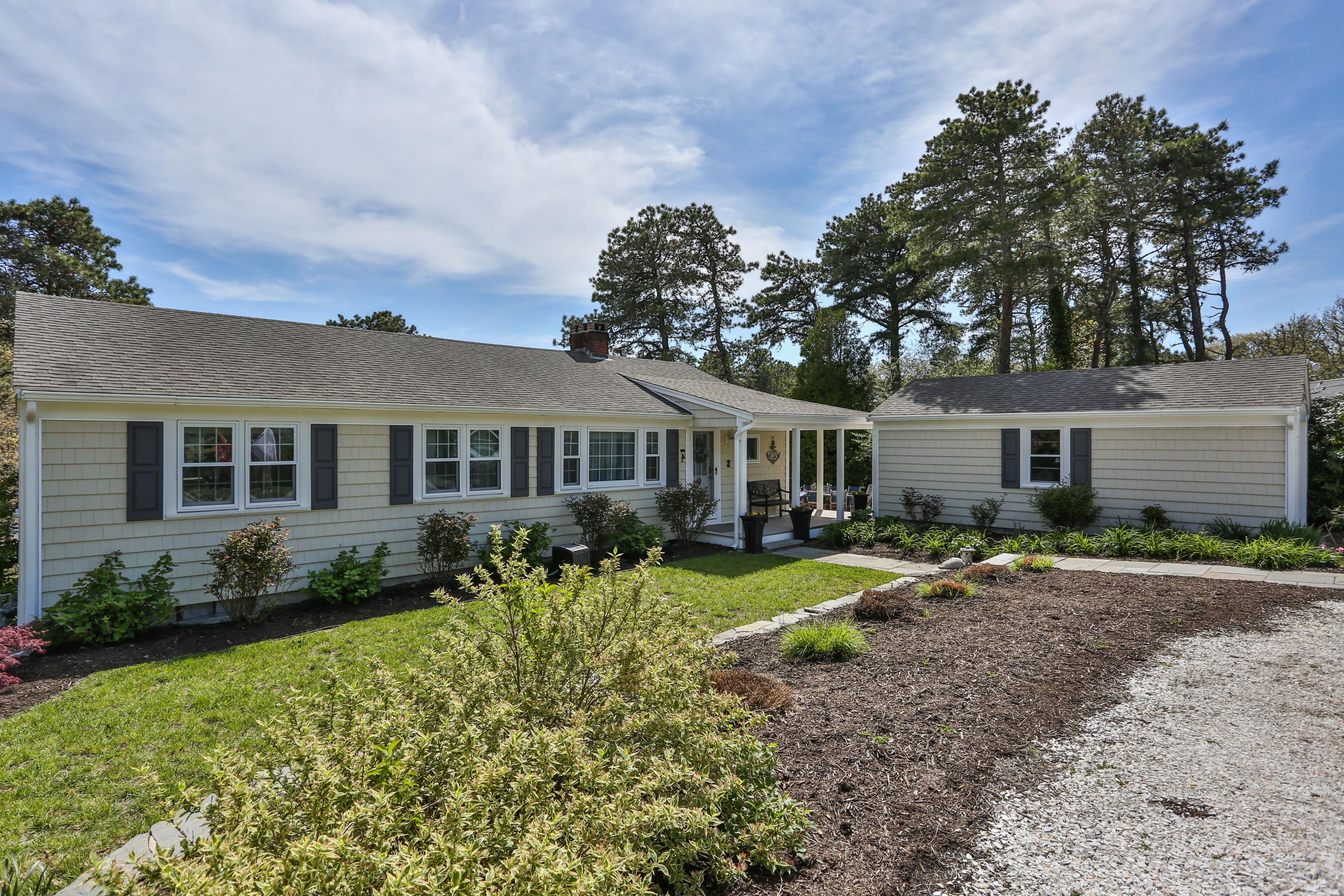 869 Queen Anne Road Harwich, MA 02645 - Photo 5 of 34 869QueLR-2