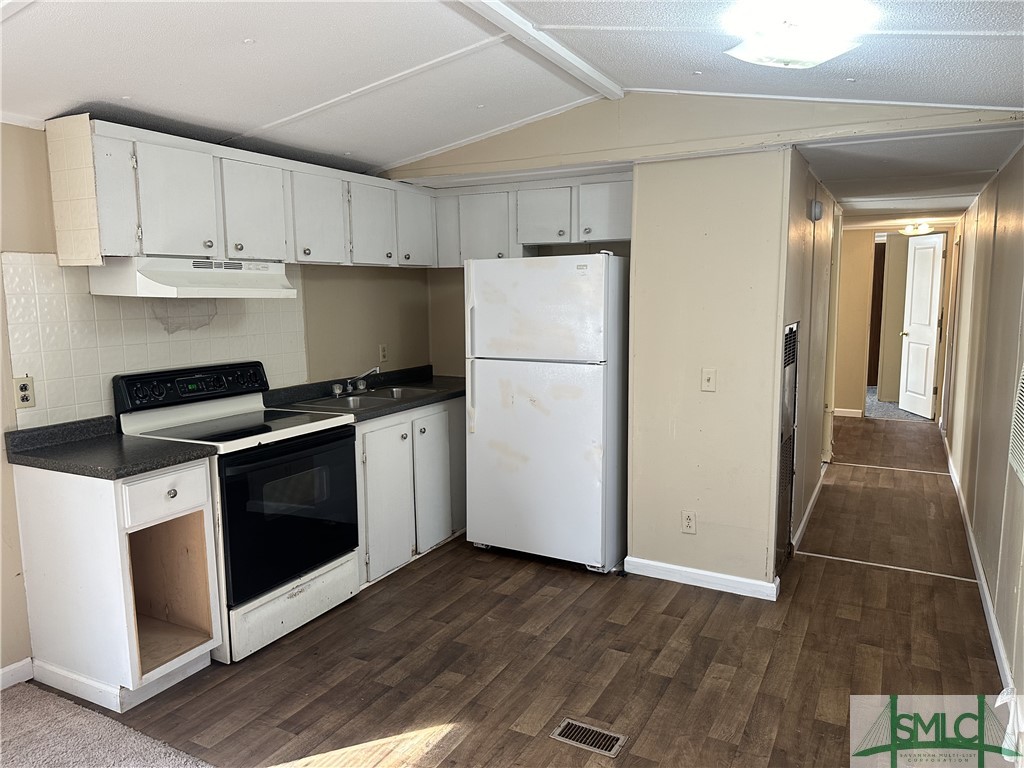 128 Miles Park Road Pembroke, GA 31321 - Photo 3 of 17