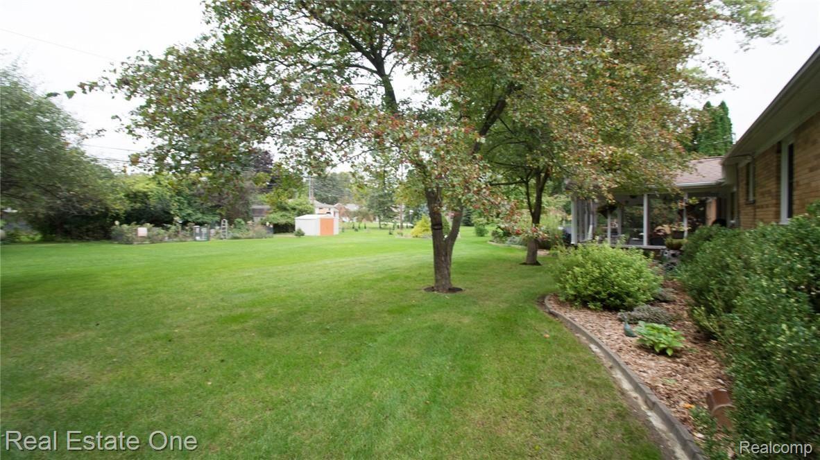 450 Elmhill Road Rochester, MI 48306 - Photo 16 of 31 18_18.jpg