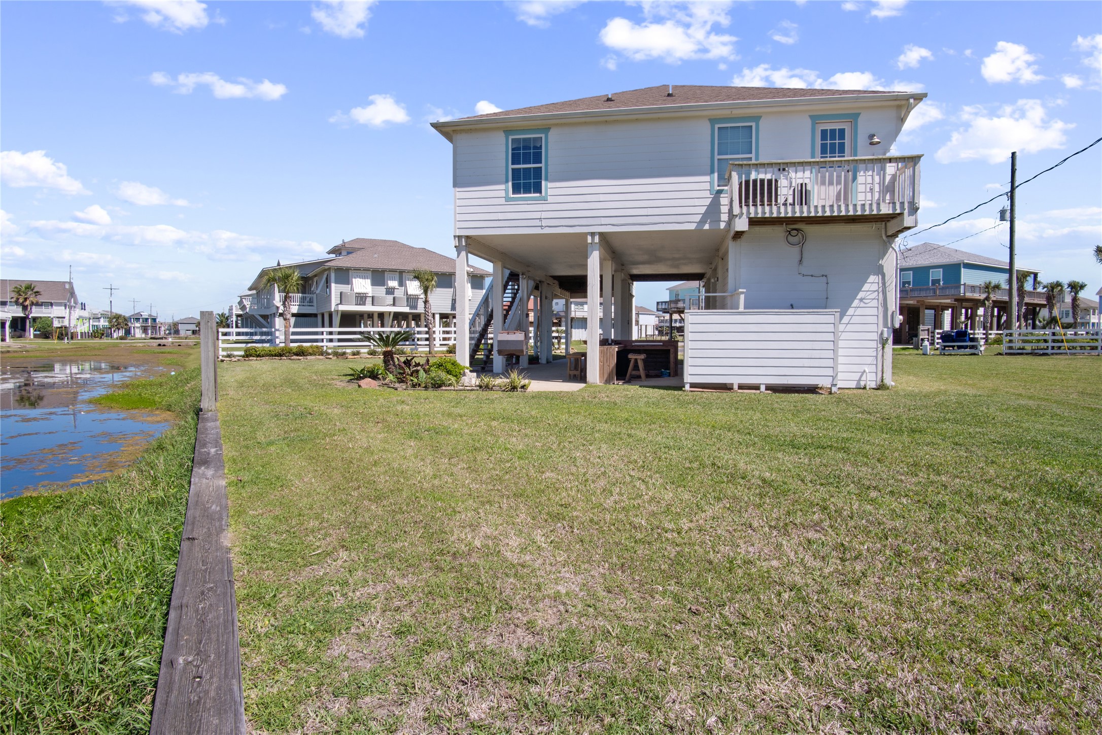 2371 Sandman Crystal Beach, TX 77650 - Photo 7 of 38