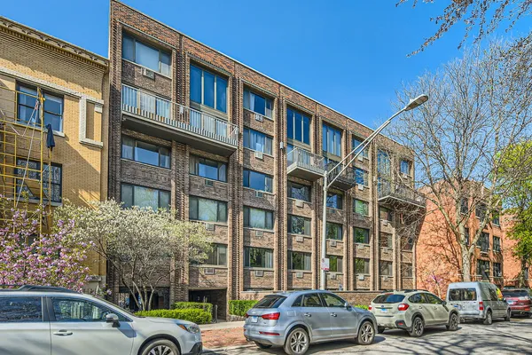 $2,150 | 644 West Arlington Place, Unit 2J, Chicago, IL 60614