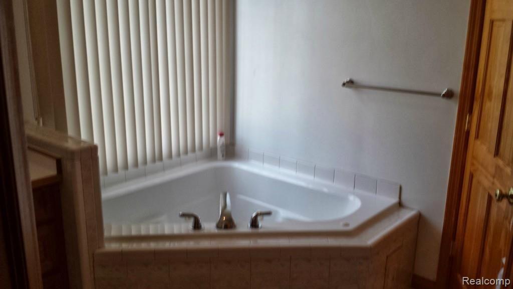 2622 Oakcrest Road Sterling Heights, MI 48310 - Photo 2 of 18 20140415_190822.jpg