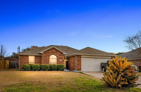 $350,000 | 512 South Mockingbird Lane, Lockhart, TX 78644