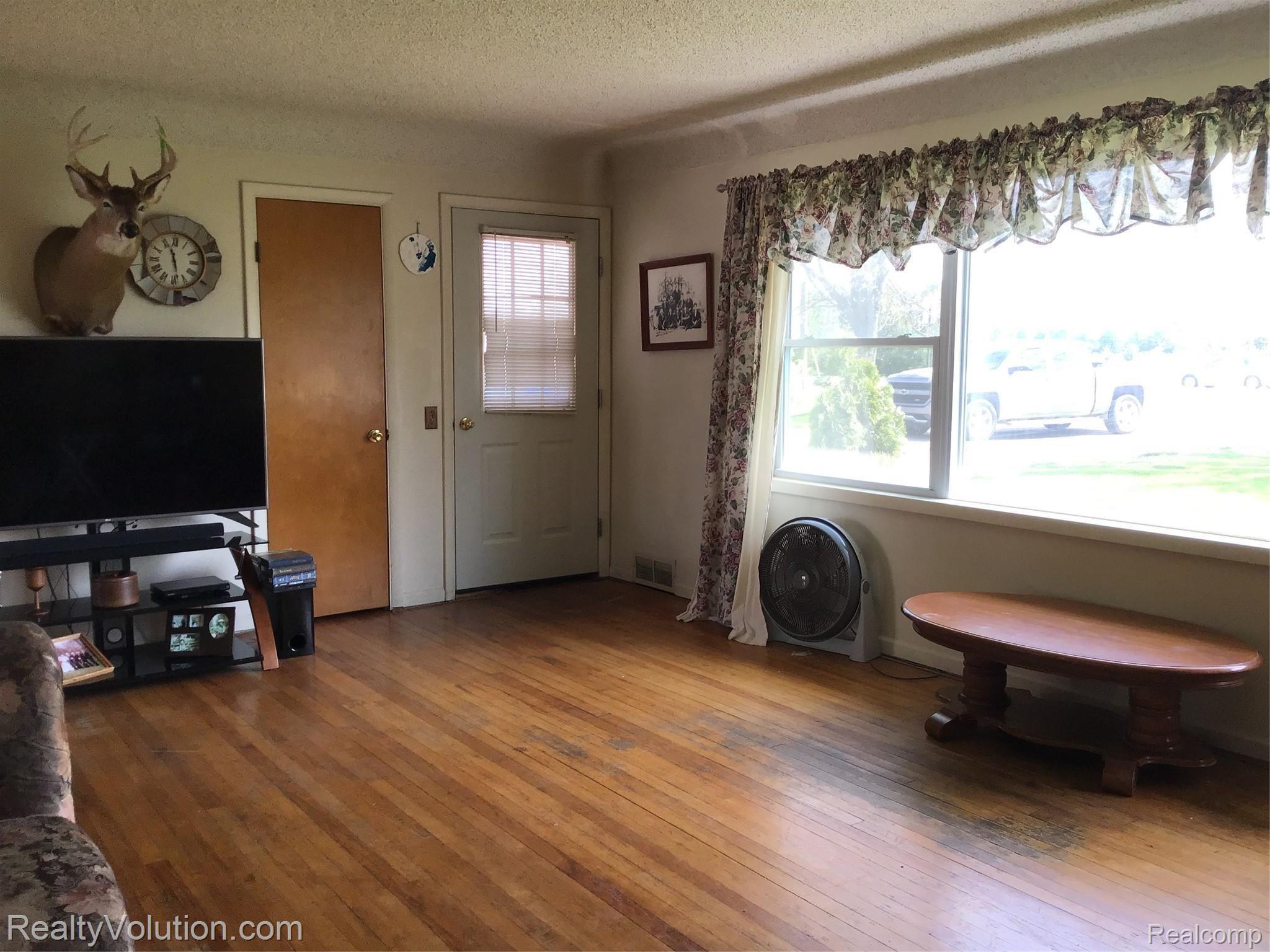 6945 Jefferson Road North Branch, MI 48461 - Photo 7 of 18 B0592C49-A98C-4A56-B97D-6FEE5B6AE95A.jpeg