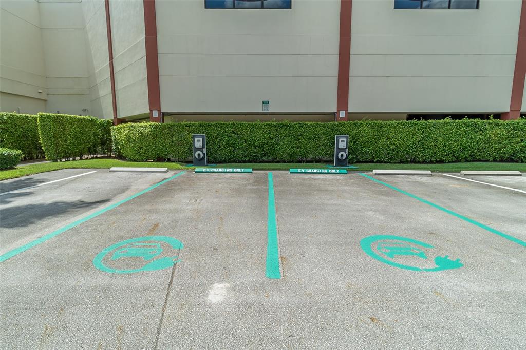 411 South Hollybrook Drive, Unit 109 Pembroke Pines, FL 33025 - Photo 39 of 61 a view of a backyard