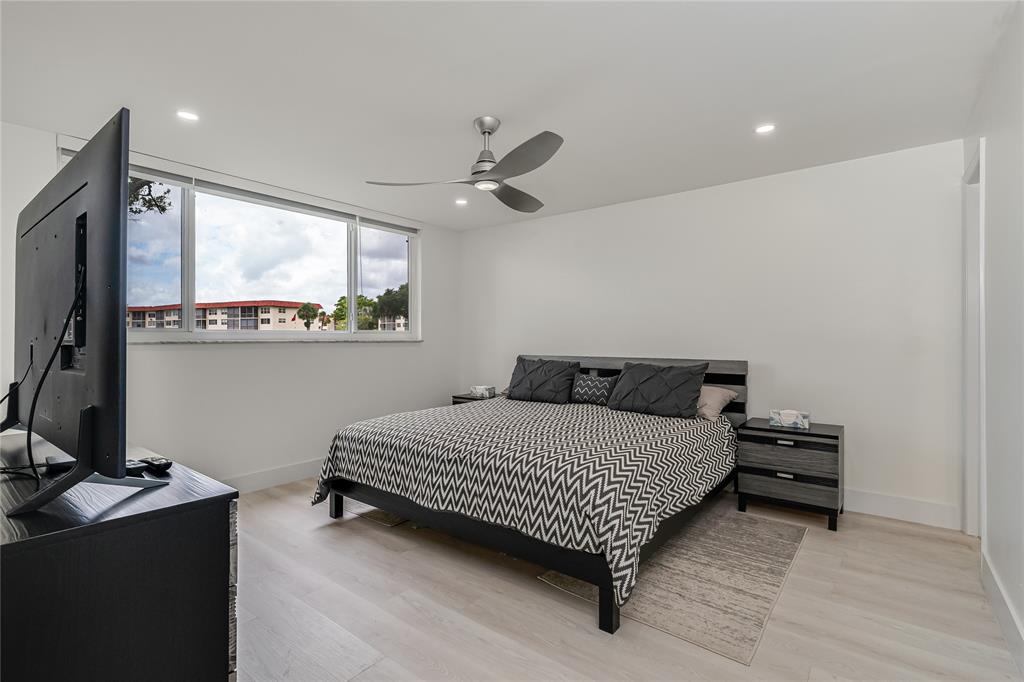 411 South Hollybrook Drive, Unit 109 Pembroke Pines, FL 33025 - Photo 4 of 61 a bedroom with a bed and a desk