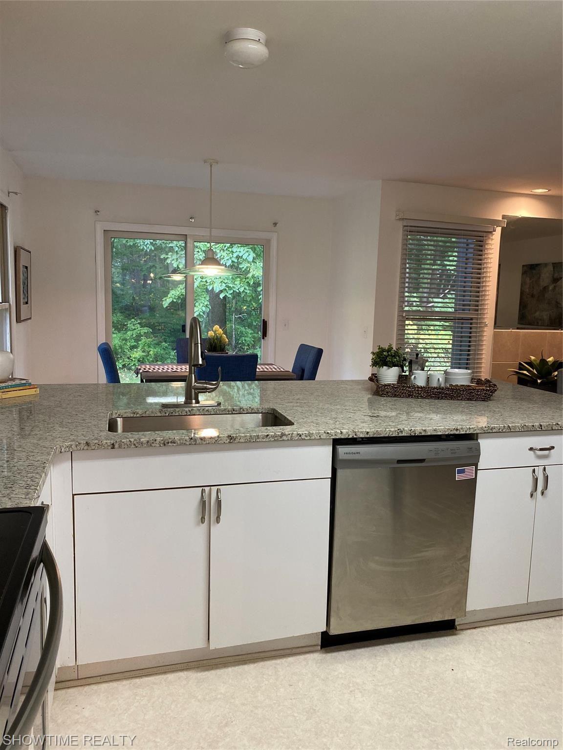 1190 Bluebird Drive Rochester, MI 48307 - Photo 17 of 31 56073A54-F242-492E-B51F-713031E70BB1.jpeg