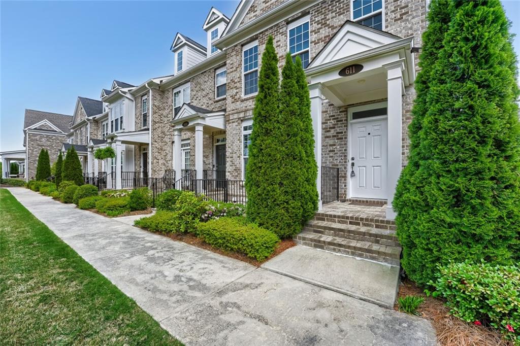 611 Hanlon Way Alpharetta, GA 30009 - Photo 3 of 28