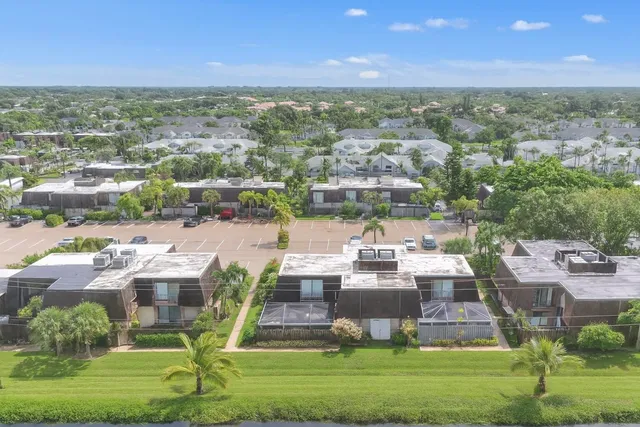 $225,000 | 465 East Waverly Place, Unit 8B, Vero Beach, FL 32960