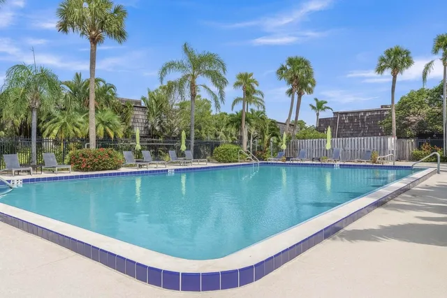 $225,000 | 465 East Waverly Place, Unit 8B, Vero Beach, FL 32960