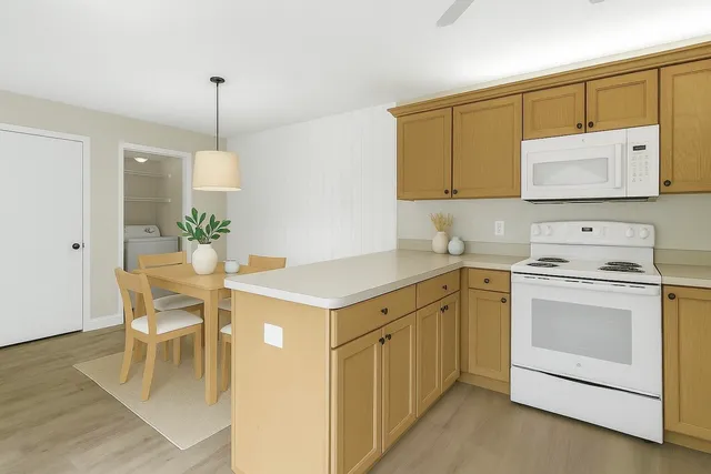 $225,000 | 465 East Waverly Place, Unit 8B, Vero Beach, FL 32960