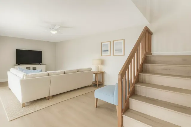 $225,000 | 465 East Waverly Place, Unit 8B, Vero Beach, FL 32960