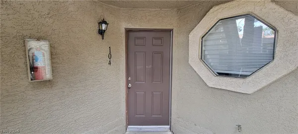 $1,298 | 5044 South Rainbow Boulevard, Unit 104, Las Vegas, NV 89118