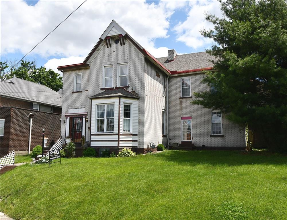 a front view of house with yard