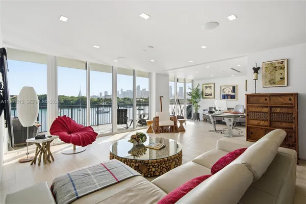 $2,250,000 | 1000 Venetian Way, Unit 403, Miami Beach, FL 33139
