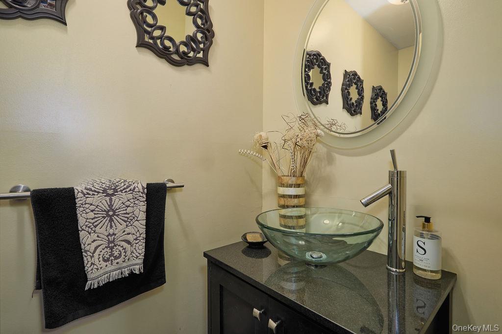 180 Ridge Drive Middletown, NY 10940 - Photo 20 of 43 Half bath located in foyer,