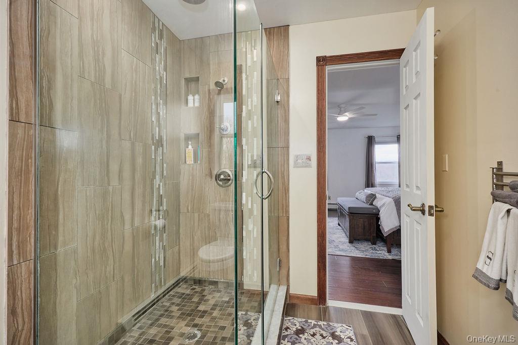 180 Ridge Drive Middletown, NY 10940 - Photo 25 of 43 Master bedroom full bath