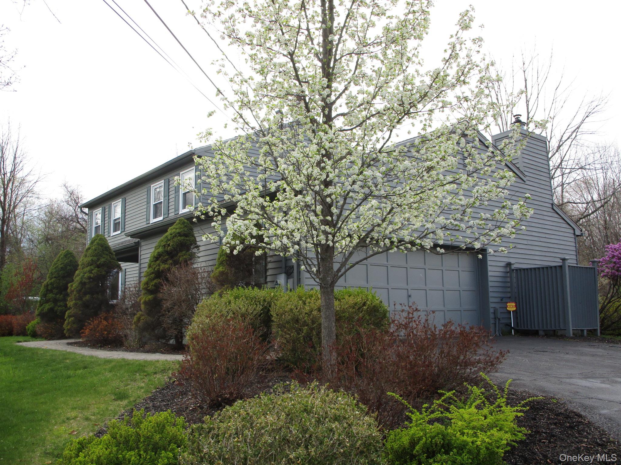 180 Ridge Drive Middletown, NY 10940 - Photo 3 of 43 Side entry attached two car heated garage