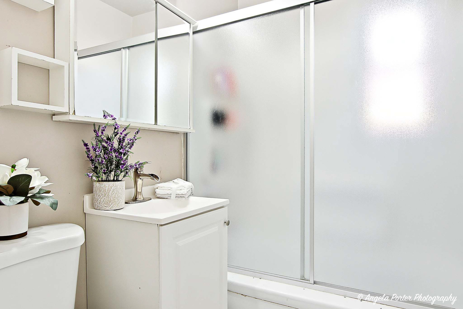 1612 Whitney Street Waukegan, IL 60087 - Photo 12 of 20 a bathroom with a sink toilet and shower
