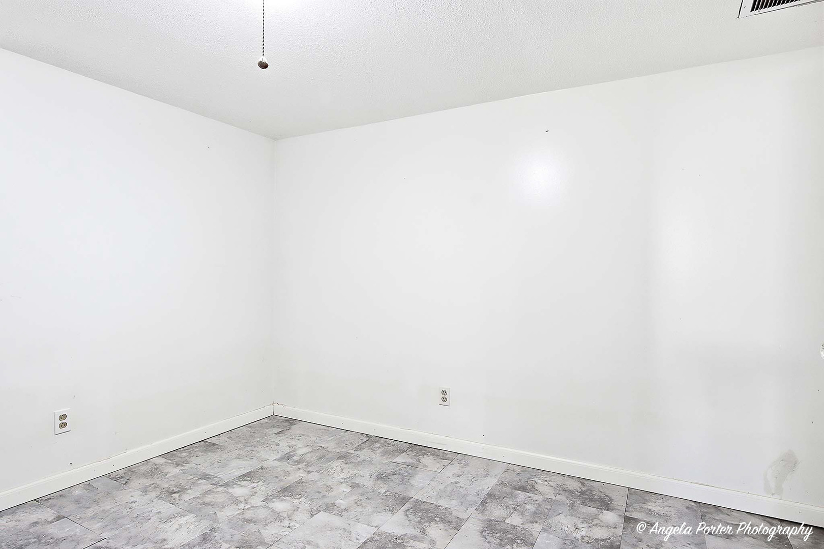 1612 Whitney Street Waukegan, IL 60087 - Photo 13 of 20 a view of an empty room