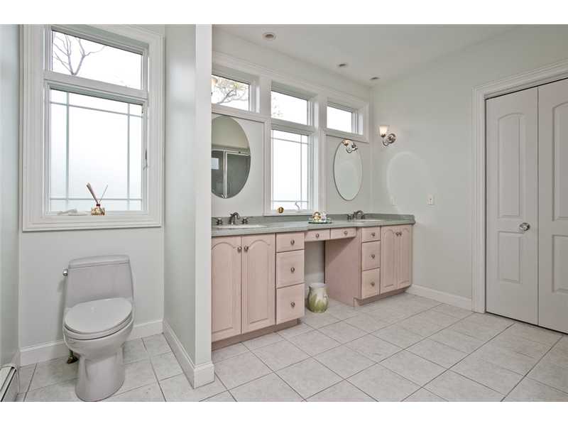 69 Ocean Ridge Drive Charlestown, RI 02813 - Photo 12 of 23 Master Bath/Spa.