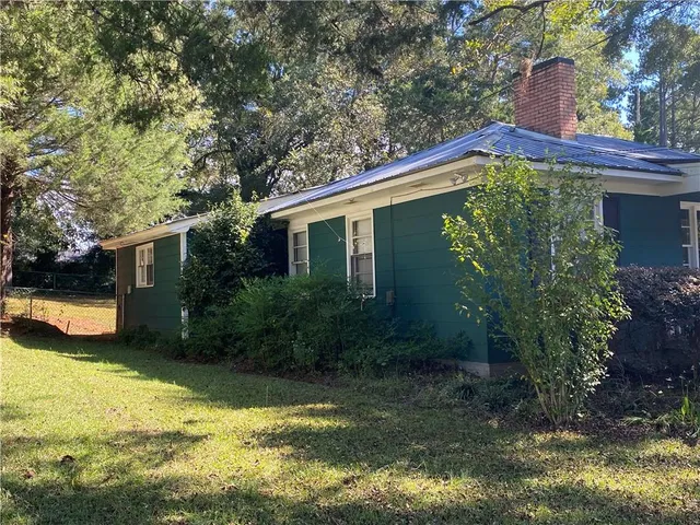 a view of a house with swimming pool