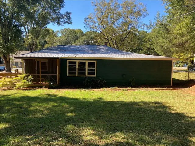 a view of a yard with a tree