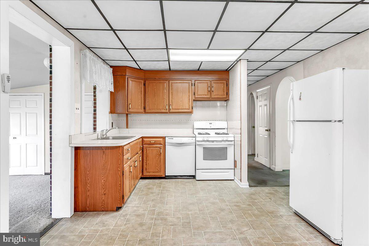 1541 Overhill Road West Chester, PA 19382 - Photo 6 of 31 Spacious Kitchen