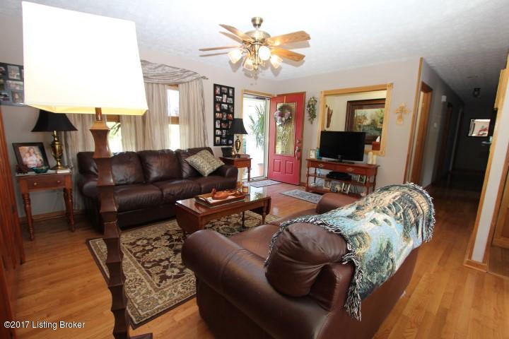 1125 Cole Road Harrodsburg, KY 40330 - Photo 32 of 47 Living Room