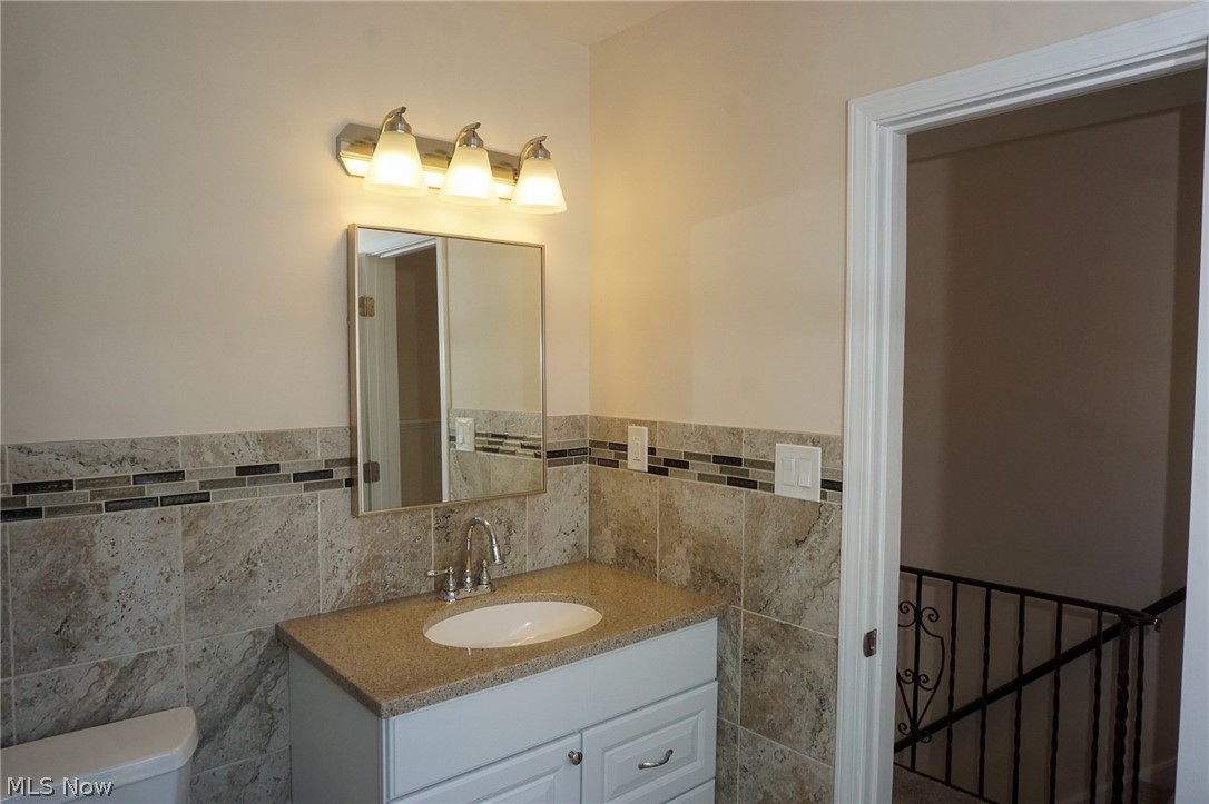 3003 Keswick Road Cleveland, OH 44120 - Photo 14 of 25
