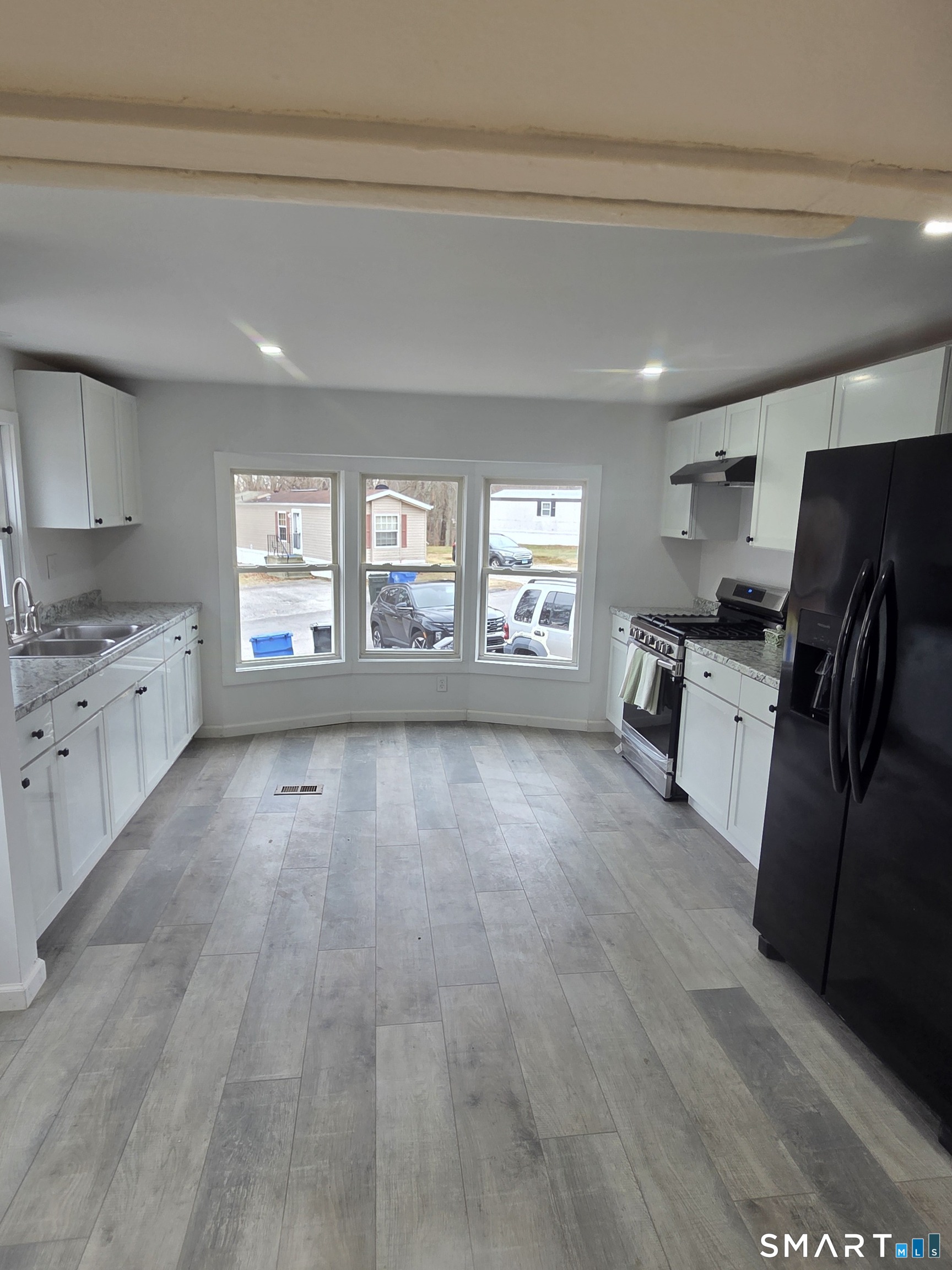 303 Mohegan Park Road Norwich, CT 06360 - Photo 5 of 11