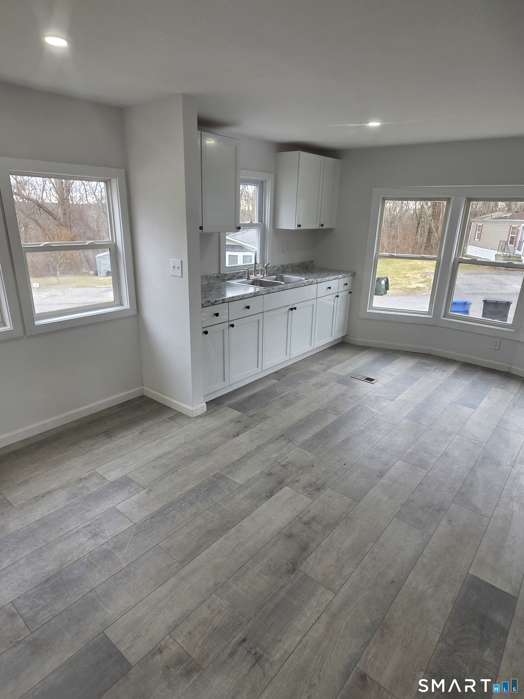 303 Mohegan Park Road Norwich, CT 06360 - Photo 6 of 11